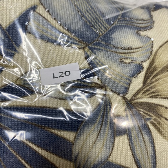 Vintage ALFRED DUNNER Cream Blue Beige Floral Beaded Knit Top Short Sleeve SZ 1X - Picture 14 of 14